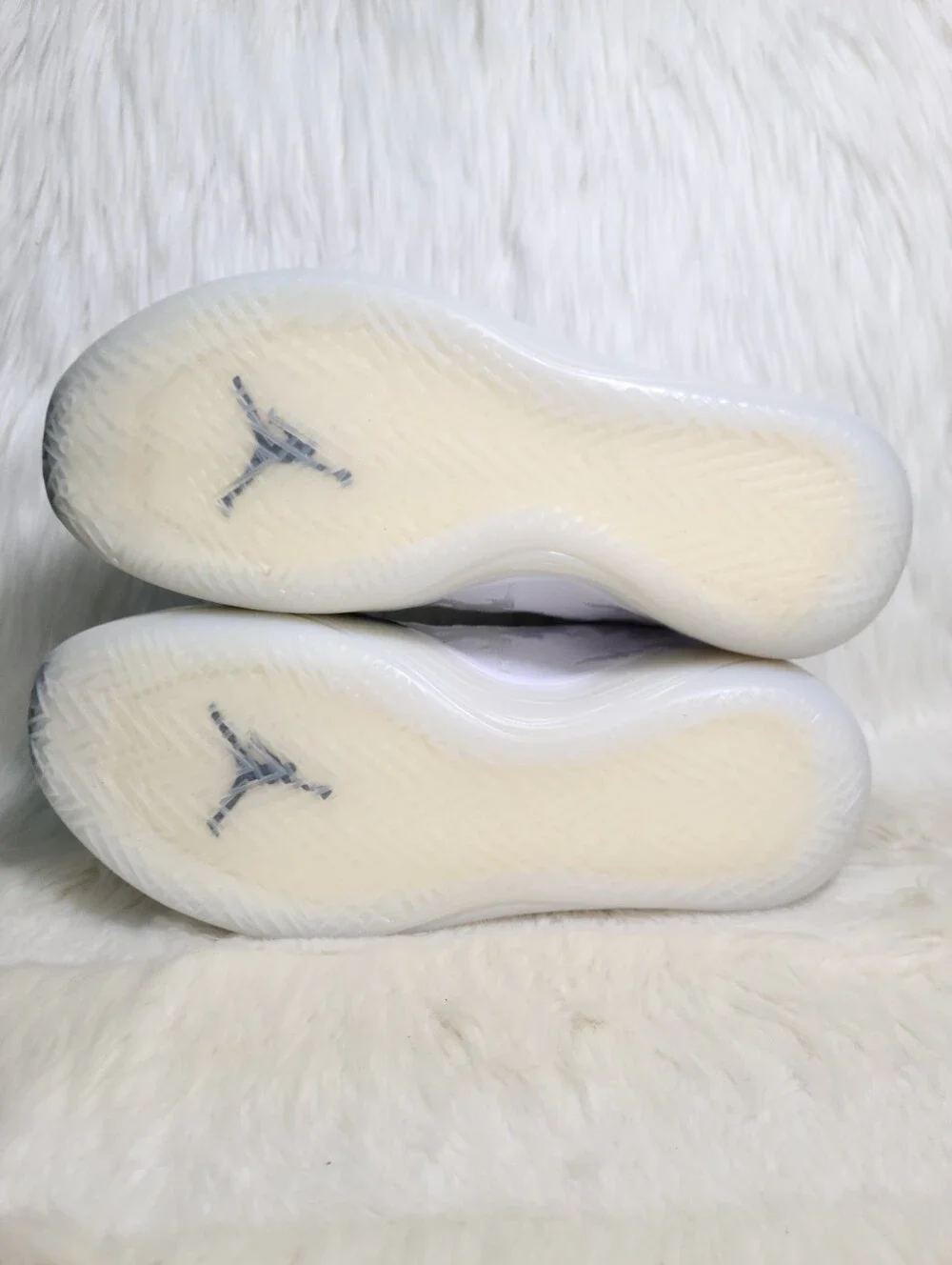 Nike Jordan 39 Croix White Black Blue Men 9.5 NEW